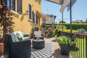 Tinas yellow home Leggiuno